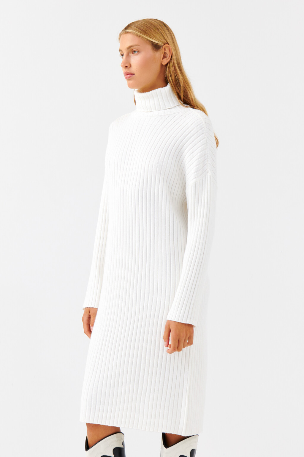 Платье миди вязаное с воротником гольф - цвет белый - 2