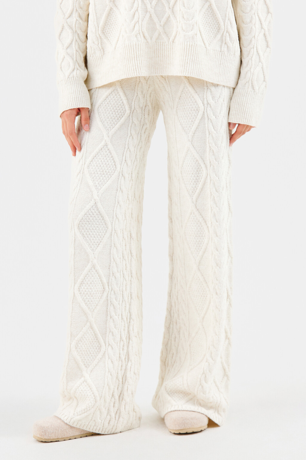 Брюки вязаные с узором-косичкой - цвет бежевый - 1