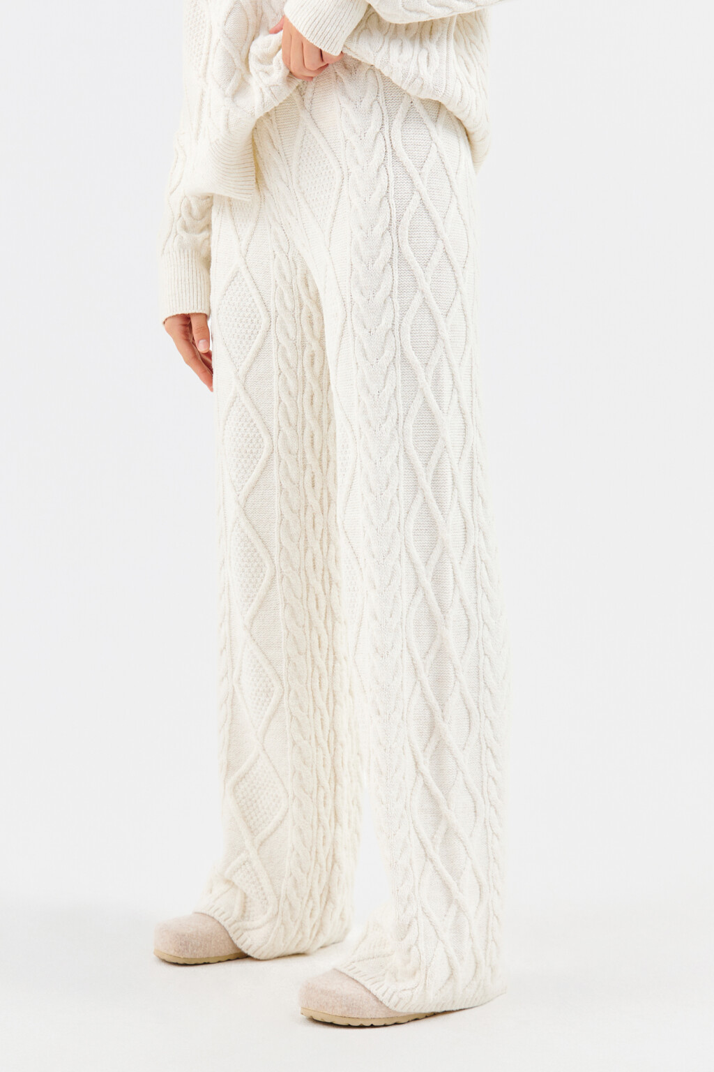 Брюки вязаные с узором-косичкой - цвет бежевый - 2