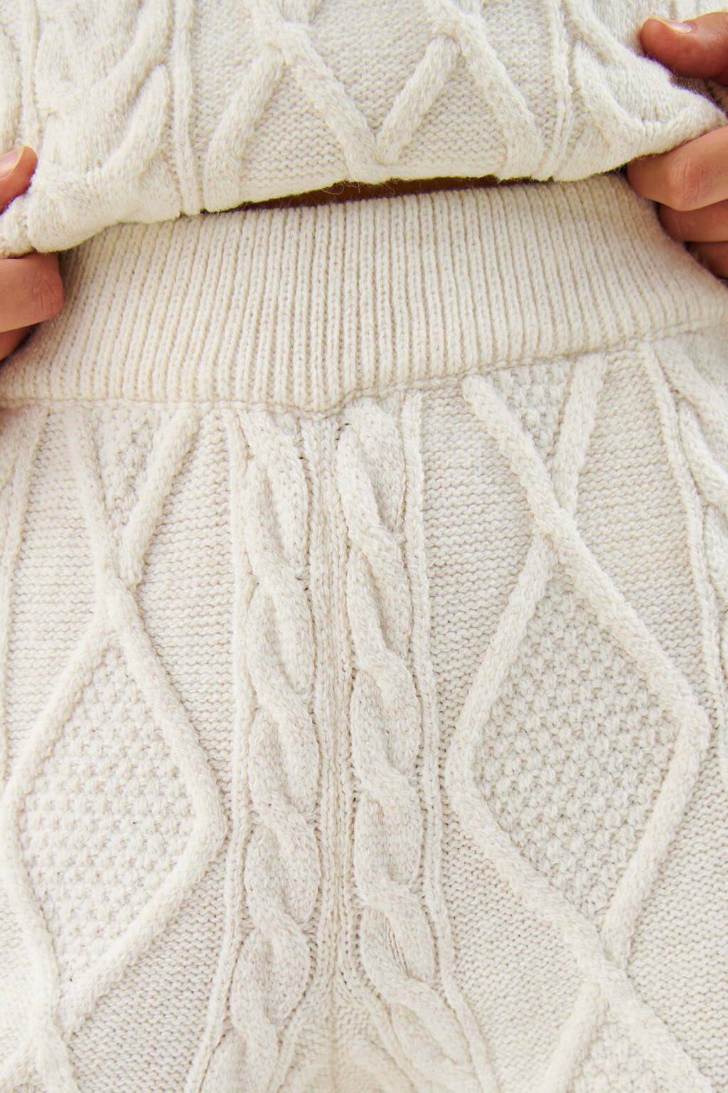 Брюки вязаные с узором-косичкой - цвет бежевый - 5