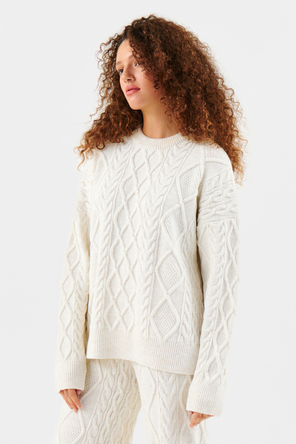 Свитер толстой вязки с узором-косичкой - цвет бежевый - 2
