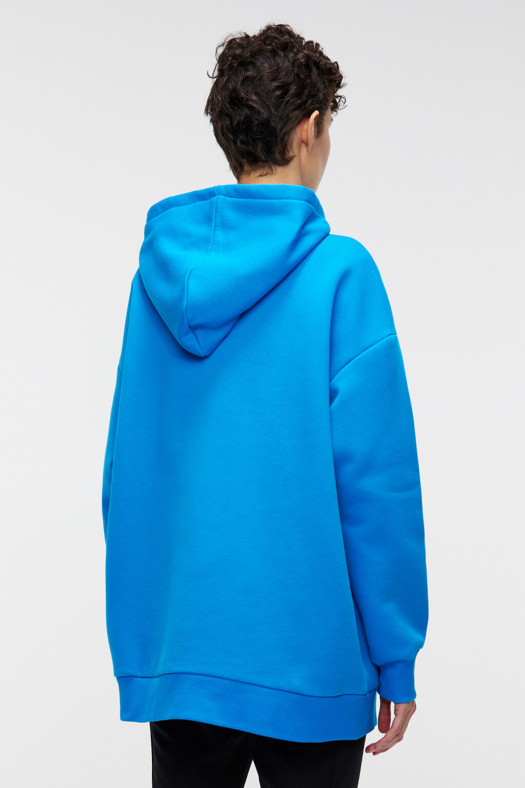 Толстовка oversize с капюшоном и карманом - цвет голубой - 3