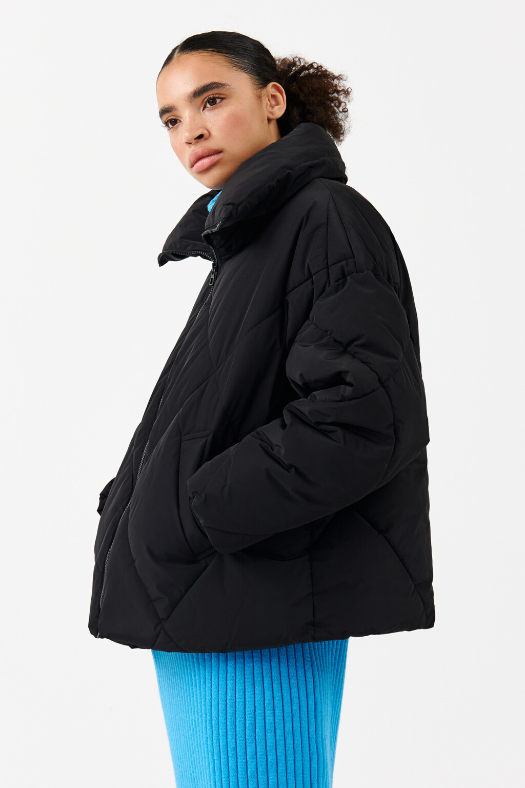 Пуховик стеганый с высоким воротником - цвет черный - 2