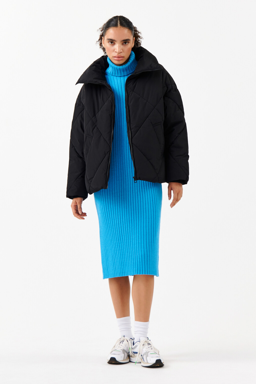 Пуховик стеганый с высоким воротником - цвет черный - 4