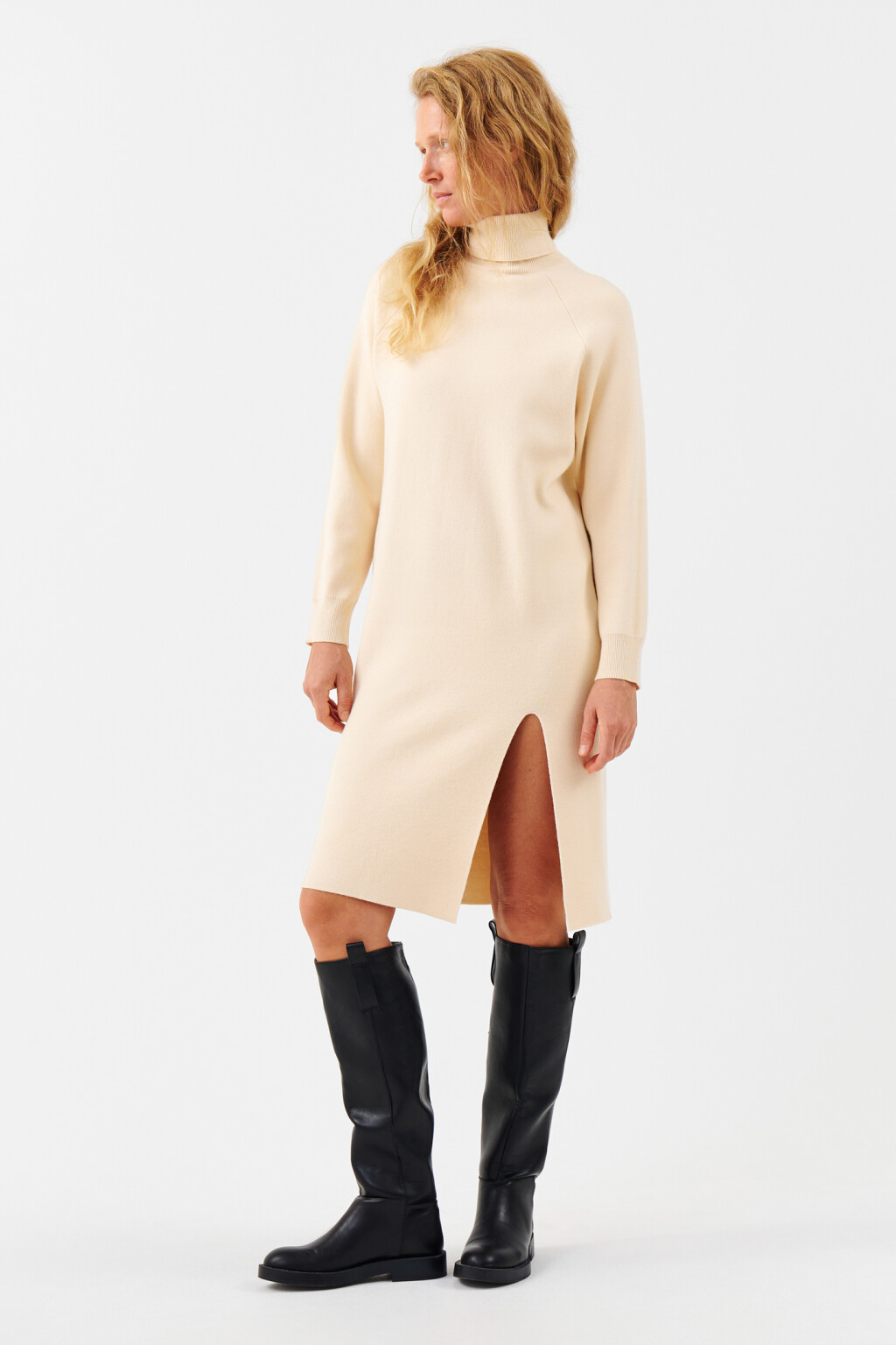 Платье-водолазка вязаное вискозное - цвет бежевый - 7
