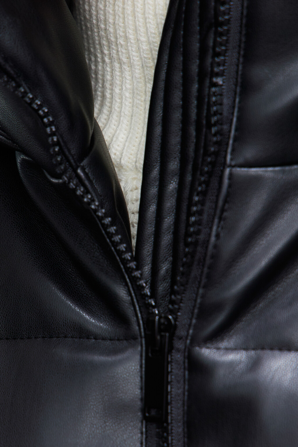 Куртка из искусственной кожи стеганая утепленная - цвет черный - 5