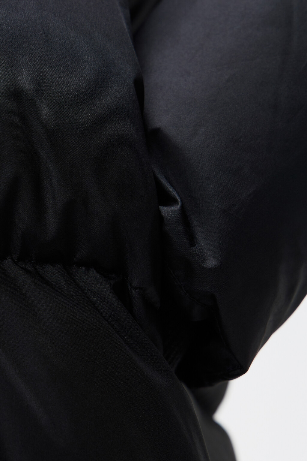 Пуховик удлиненный стеганый с капюшоном - цвет черный - 6