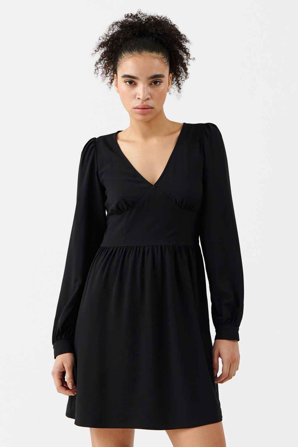 Платье приталенное с V-образным вырезом - цвет черный - 1
