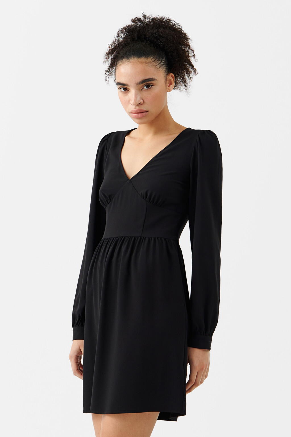 Платье приталенное с V-образным вырезом - цвет черный - 2