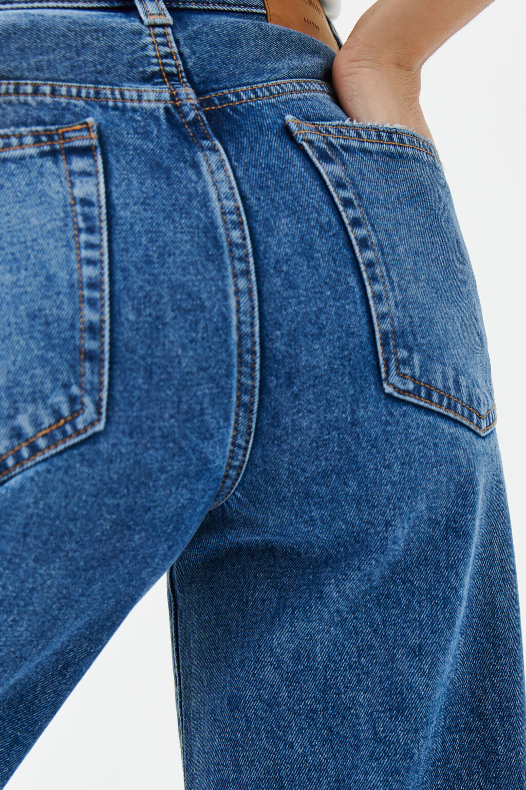 Джинсы широкие с потертостями - цвет голубой - 6