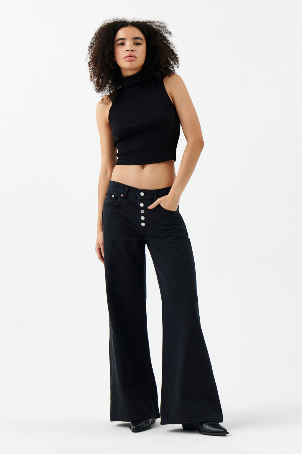 Джинсы широкие с застежкой на пуговицы - цвет черный - 4