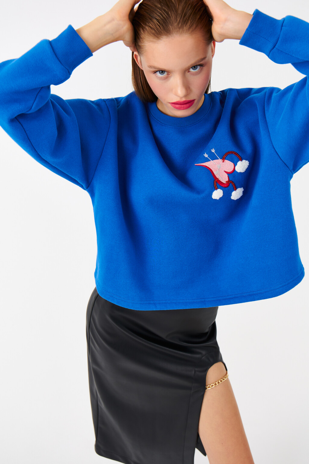 Толстовка укороченная с принтом и бисером - цвет синий - 8