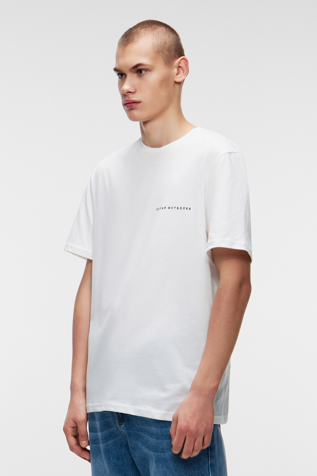 Футболка хлопковая с надписью на груди - цвет белый - 2