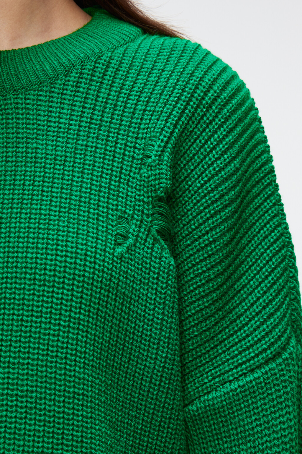 Свитер вязаный с рваными краями и дырками - цвет зеленый - 6