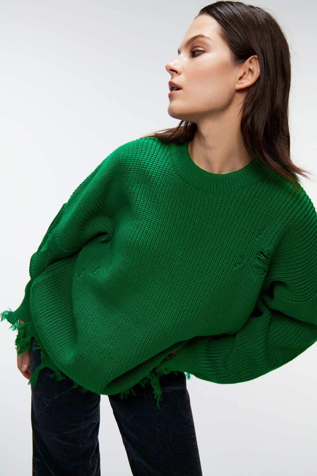 Свитер вязаный с рваными краями и дырками - цвет зеленый - 7