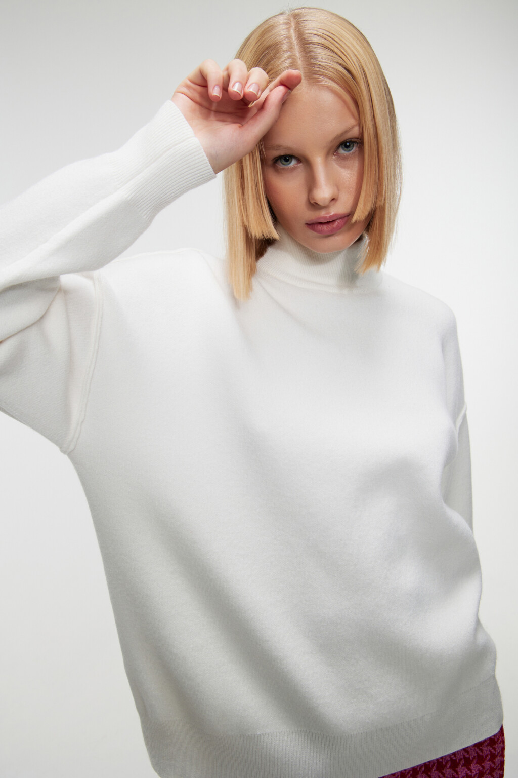 Свитер вискозный oversize с воротником-стойкой - цвет бежевый - 8