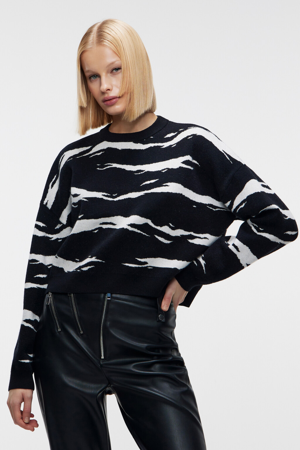 Джемпер жаккардовый вязаный с принтом - цвет черный - 1