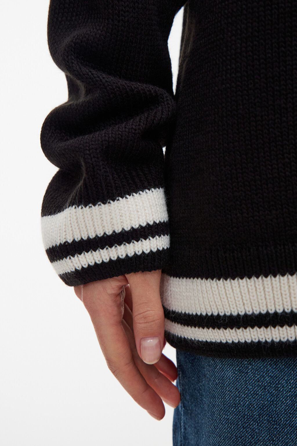 Джемпер oversize вязаный с V-образным вырезом - цвет черный - 7