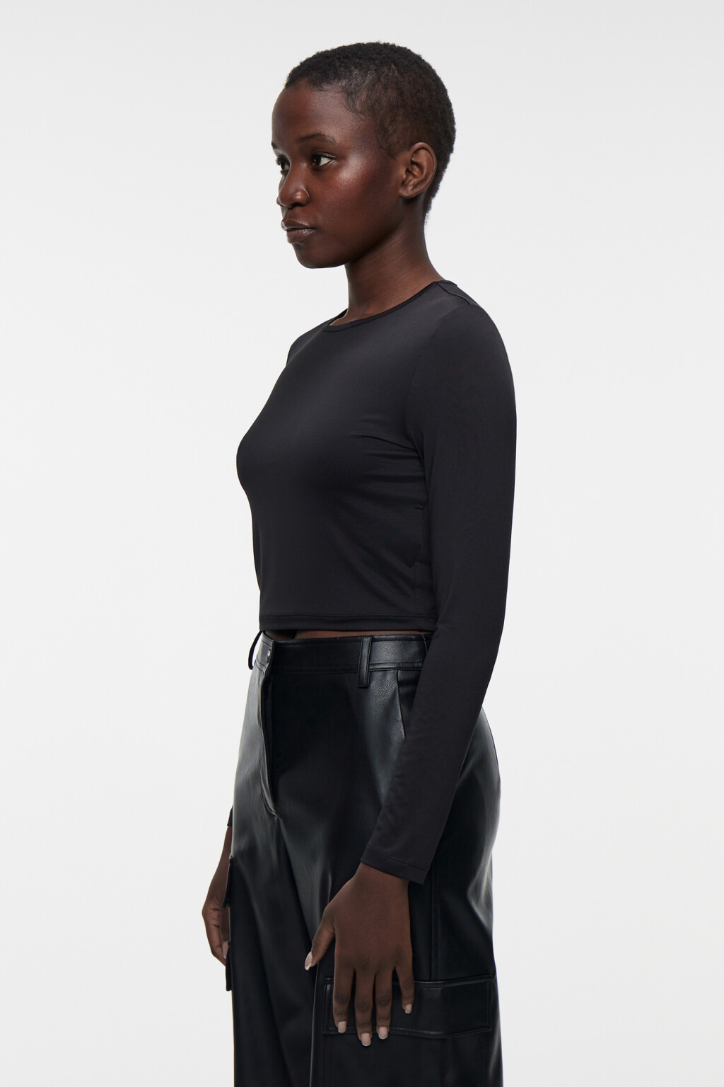 Лонгслив спортивный укороченный облегающий - цвет черный - 2