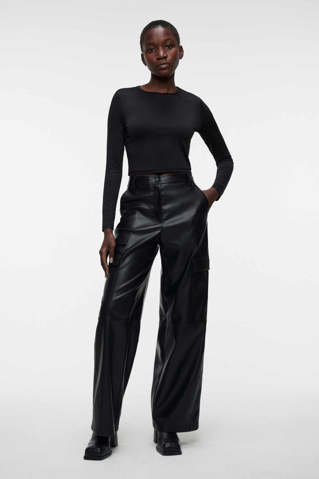 Лонгслив спортивный укороченный облегающий - цвет черный - 4