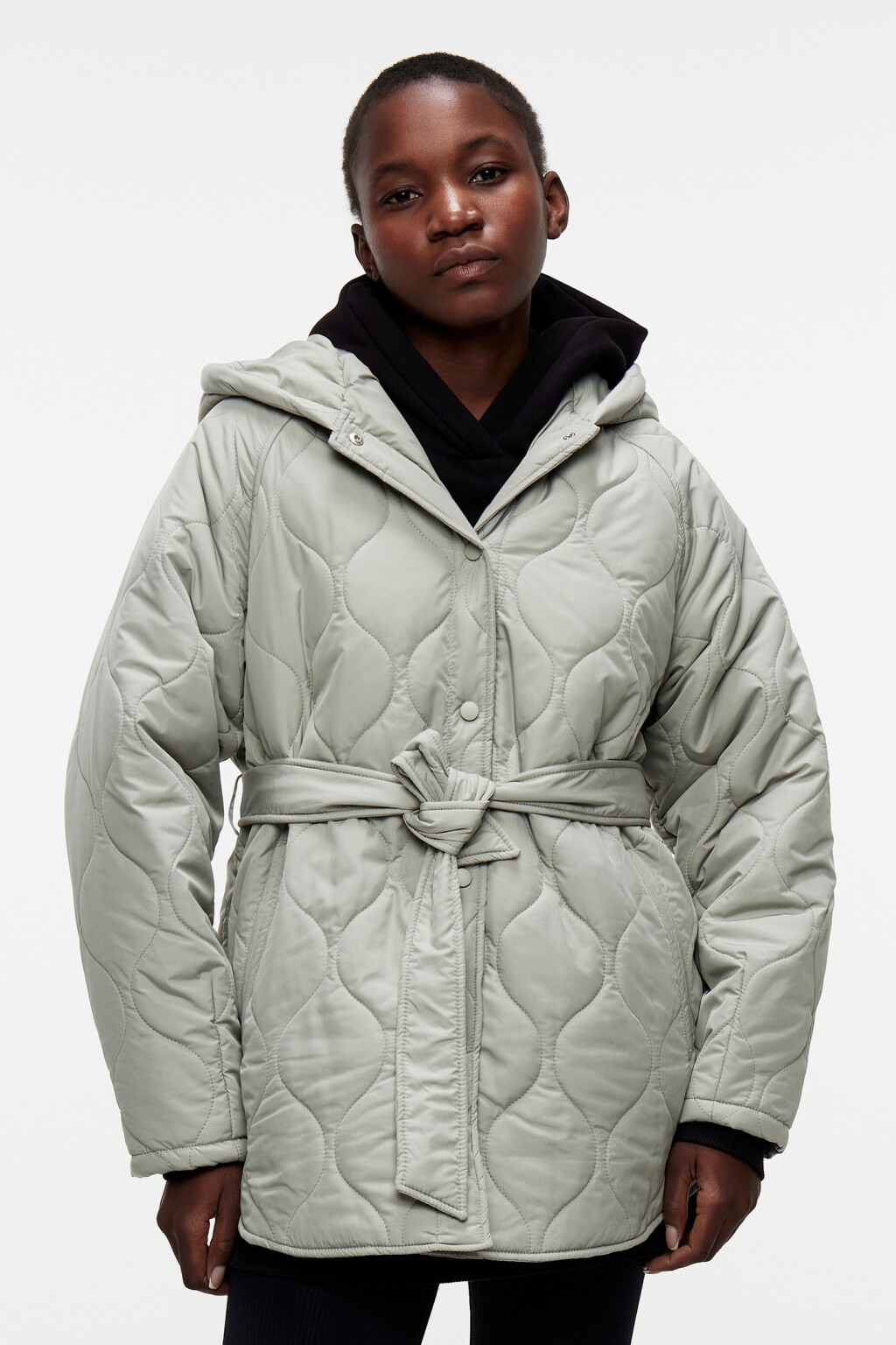 Куртка стеганая утепленная с капюшоном и поясом - цвет зеленый - 1