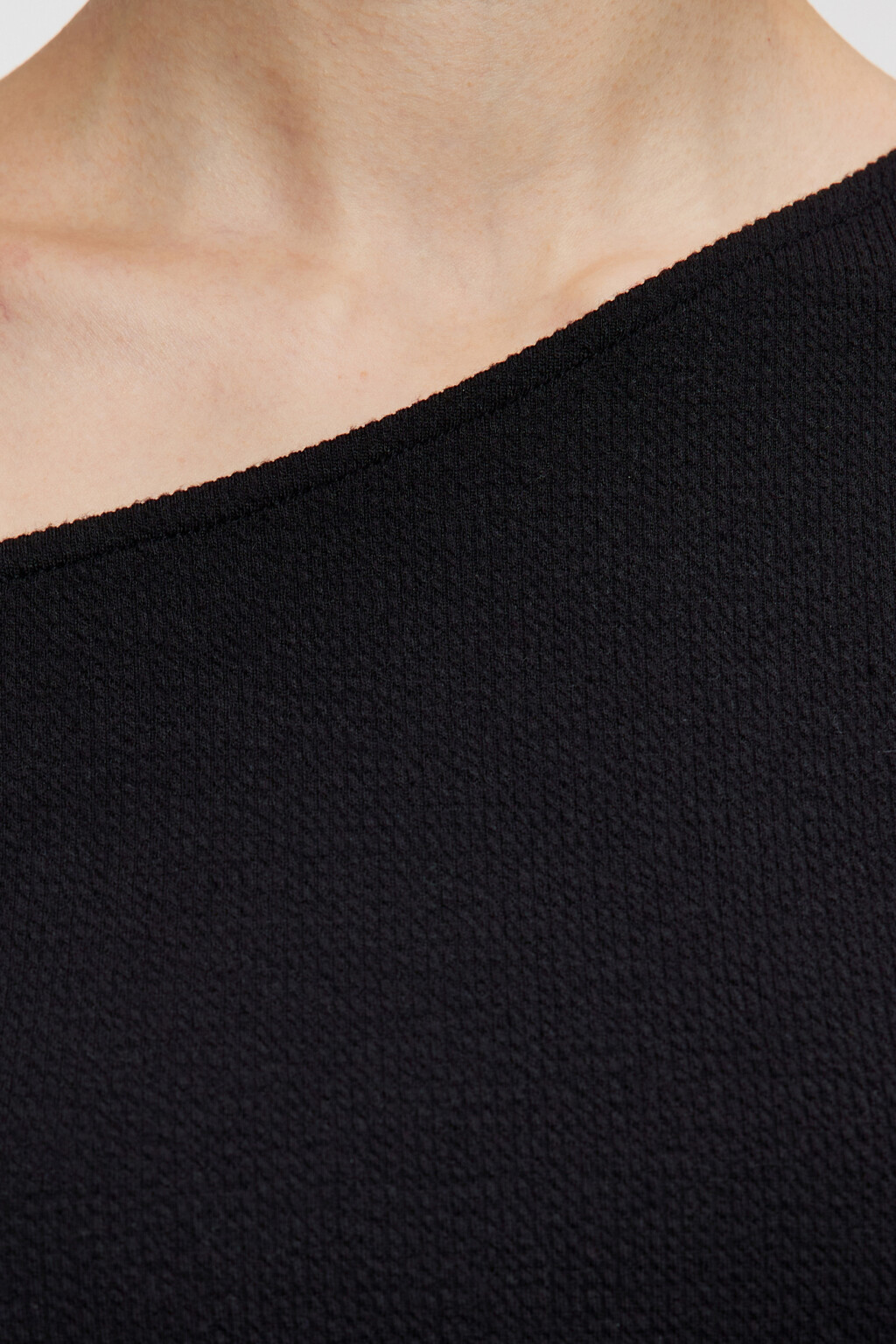 Лонгслив облегающий с открытым плечом - цвет черный - 5