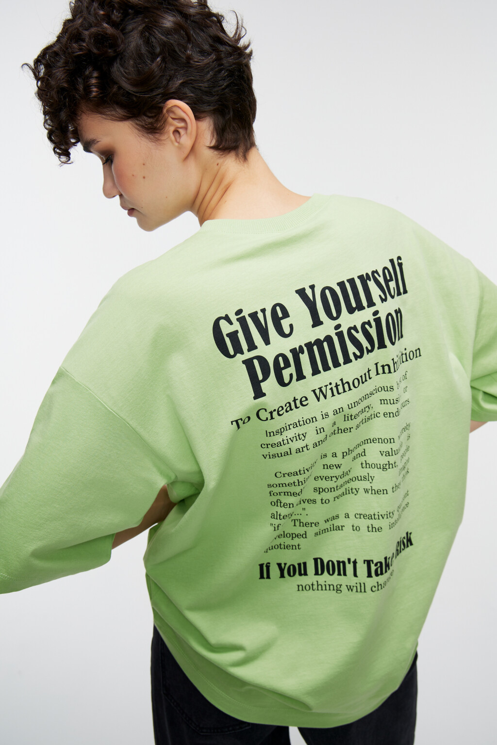 Футболка хлопковая с принтом и надписями - цвет зеленый - 9