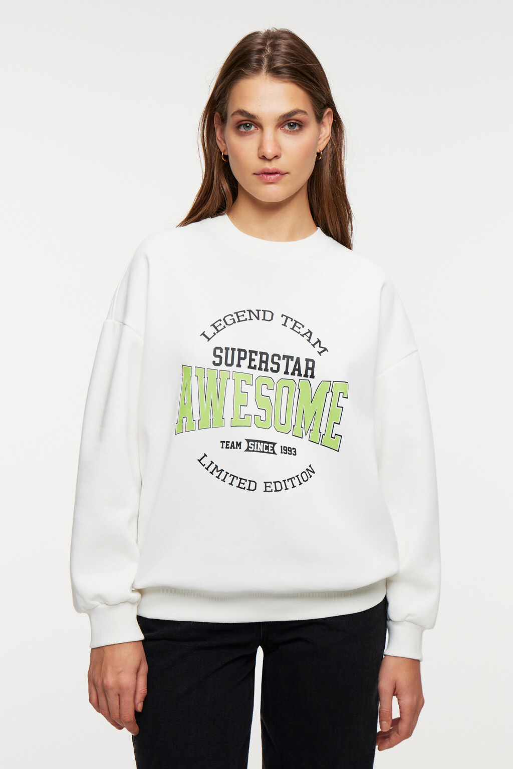 Свитшот хлопковый с принтом-надписью - цвет белый - 1