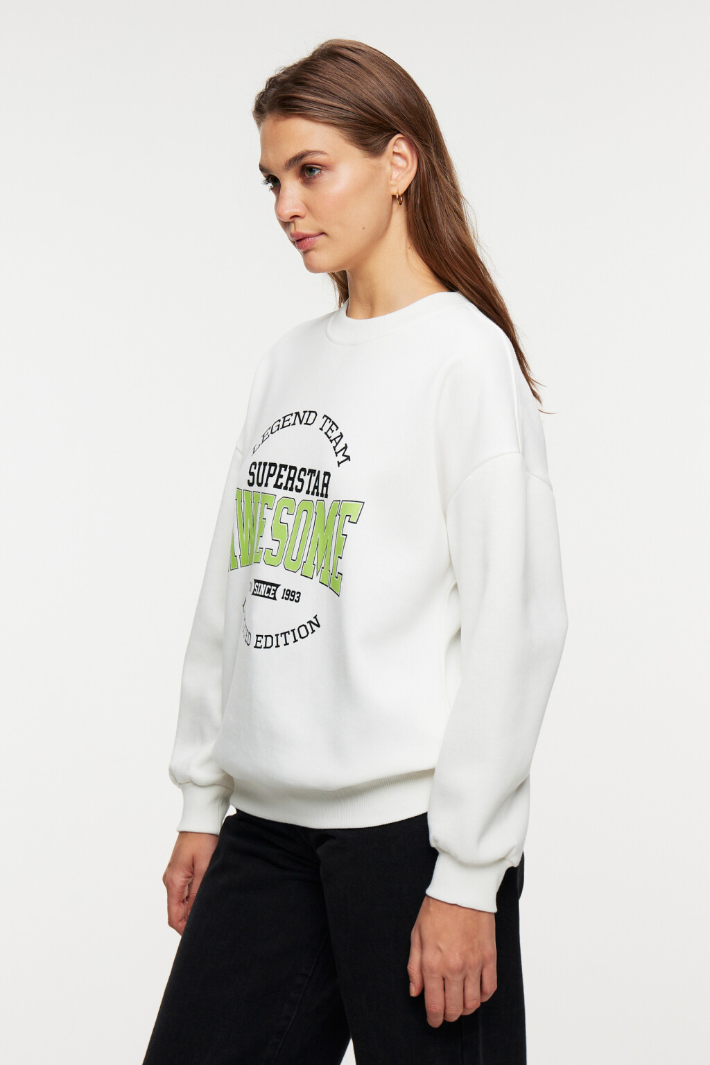 Свитшот хлопковый с принтом-надписью - цвет белый - 2