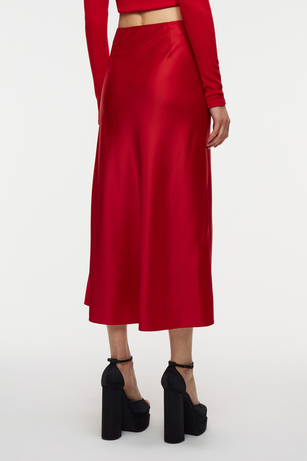 Юбка-трапеция миди атласная с высокой посадкой - цвет красный - 3