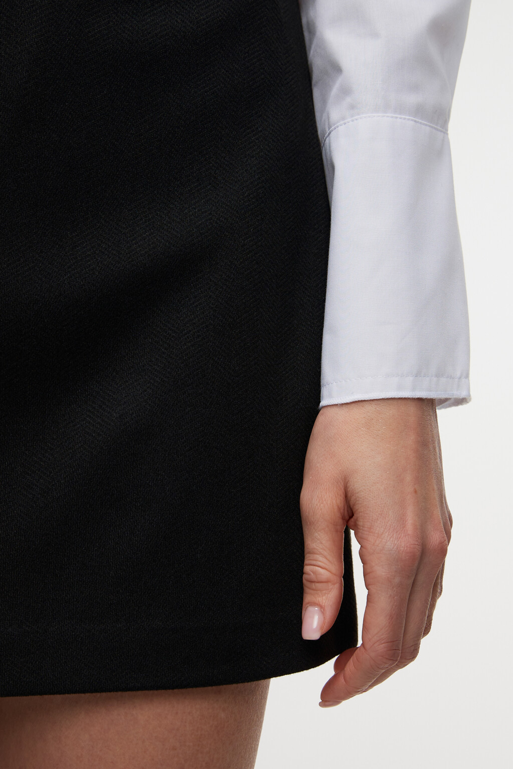 Юбка-карандаш мини с ворсистой фактурой - цвет черный - 5