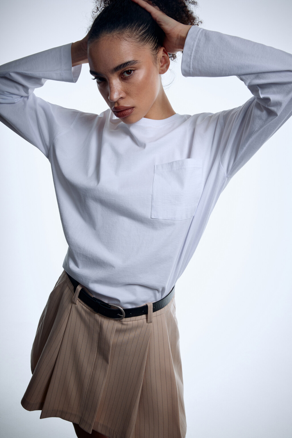 Лонгслив oversize хлопковый с нагрудным карманом - цвет белый - 11