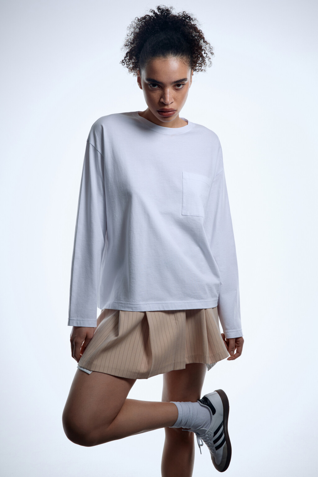 Лонгслив oversize хлопковый с нагрудным карманом - цвет белый - 12
