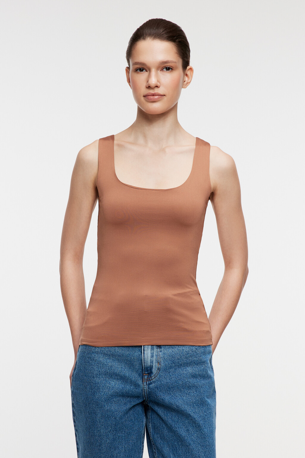 Майка-топ SAMANTA гладкая на широких бретелях - цвет бежевый - 1