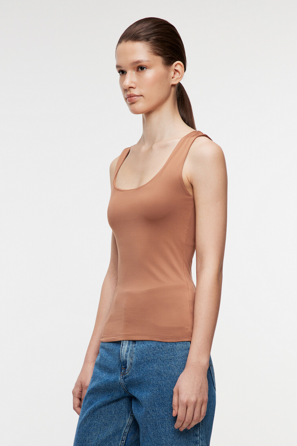 Майка-топ SAMANTA гладкая на широких бретелях - цвет бежевый - 2