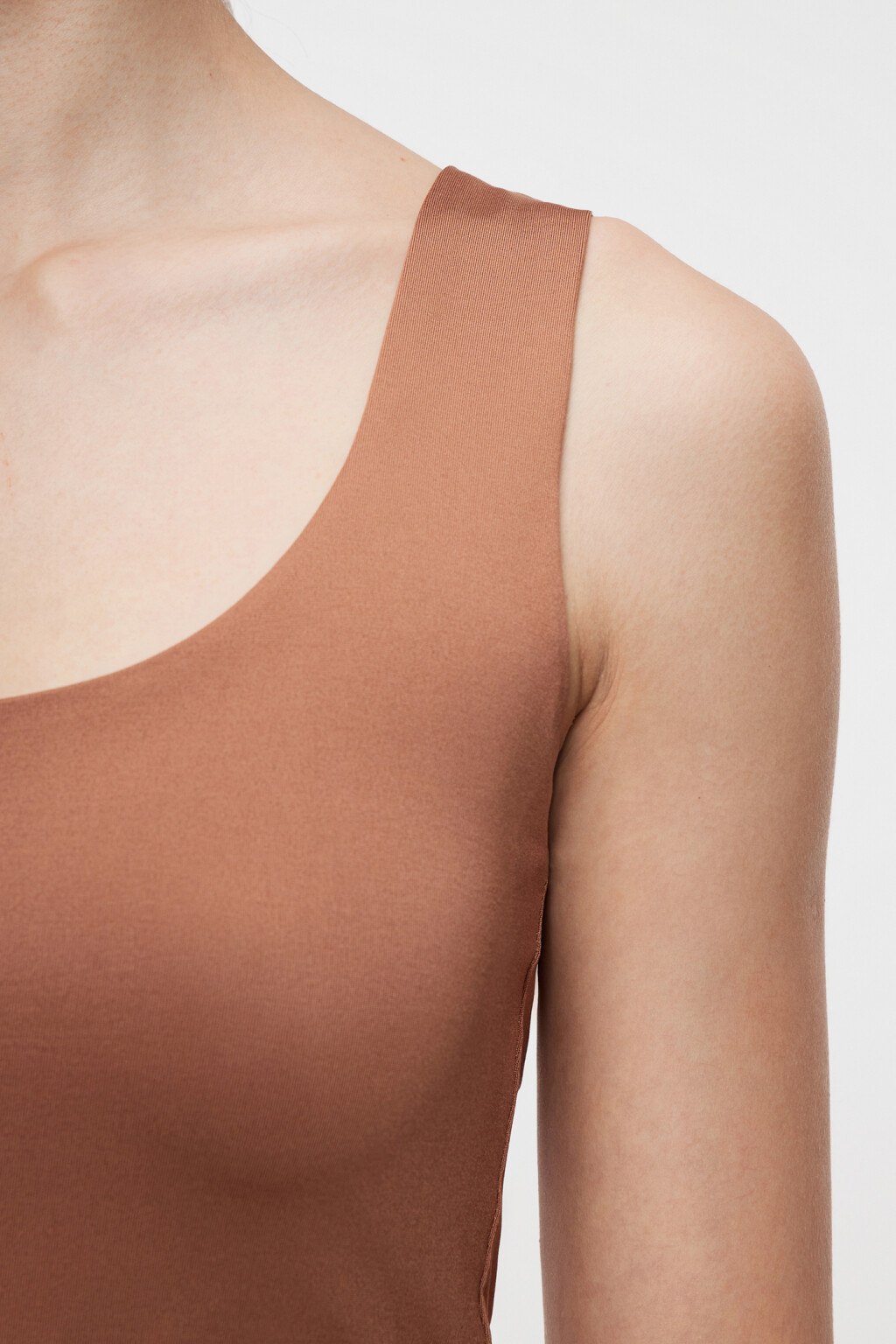 Майка-топ SAMANTA гладкая на широких бретелях - цвет бежевый - 5