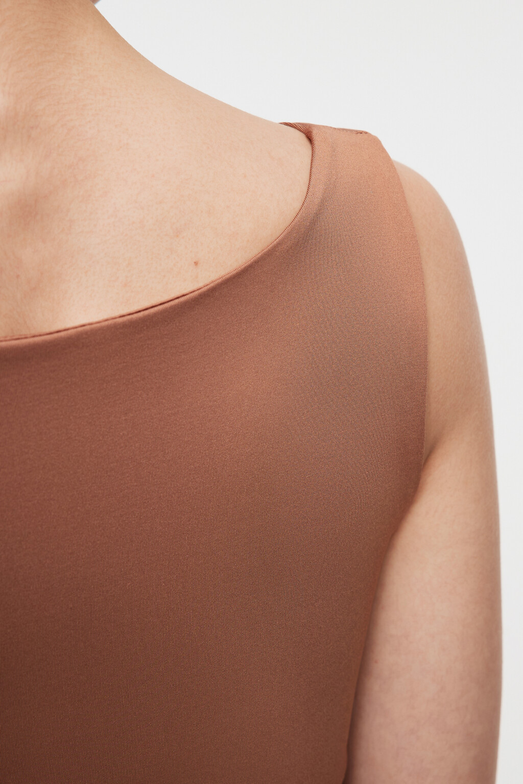 Майка-топ SAMANTA гладкая на широких бретелях - цвет бежевый - 6