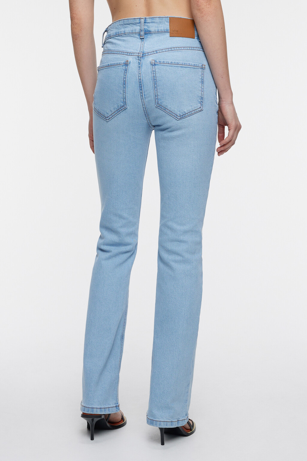 Джинсы клеш облегающие со средней посадкой - цвет голубой - 3