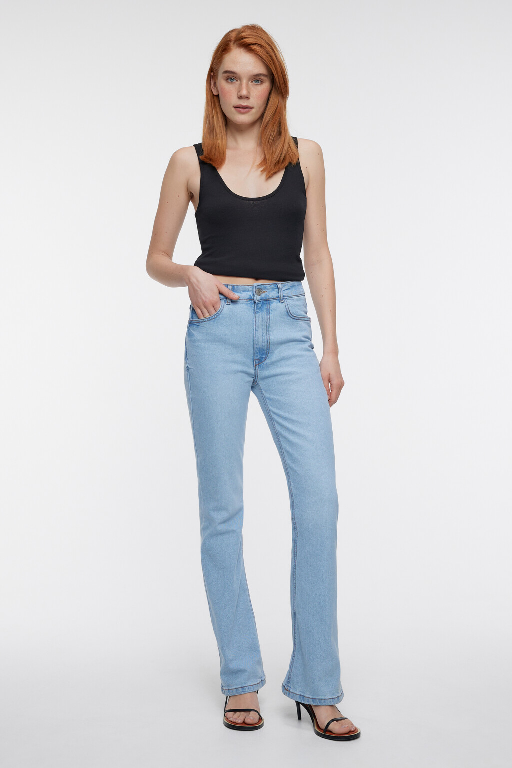 Джинсы клеш облегающие со средней посадкой - цвет голубой - 4