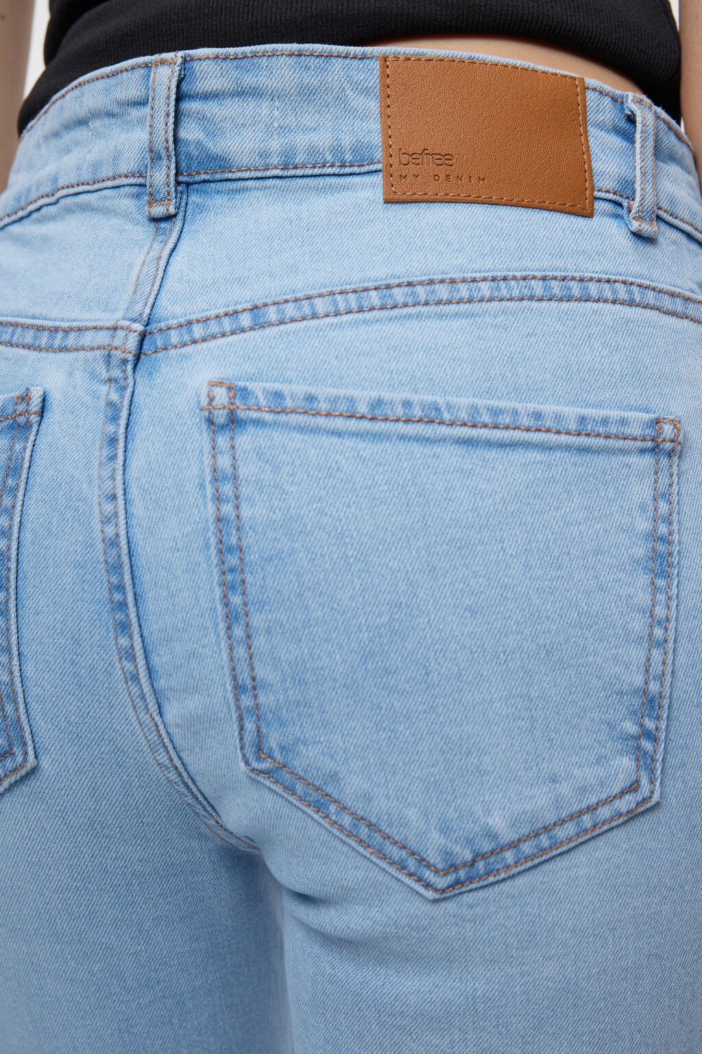 Джинсы клеш облегающие со средней посадкой - цвет голубой - 6