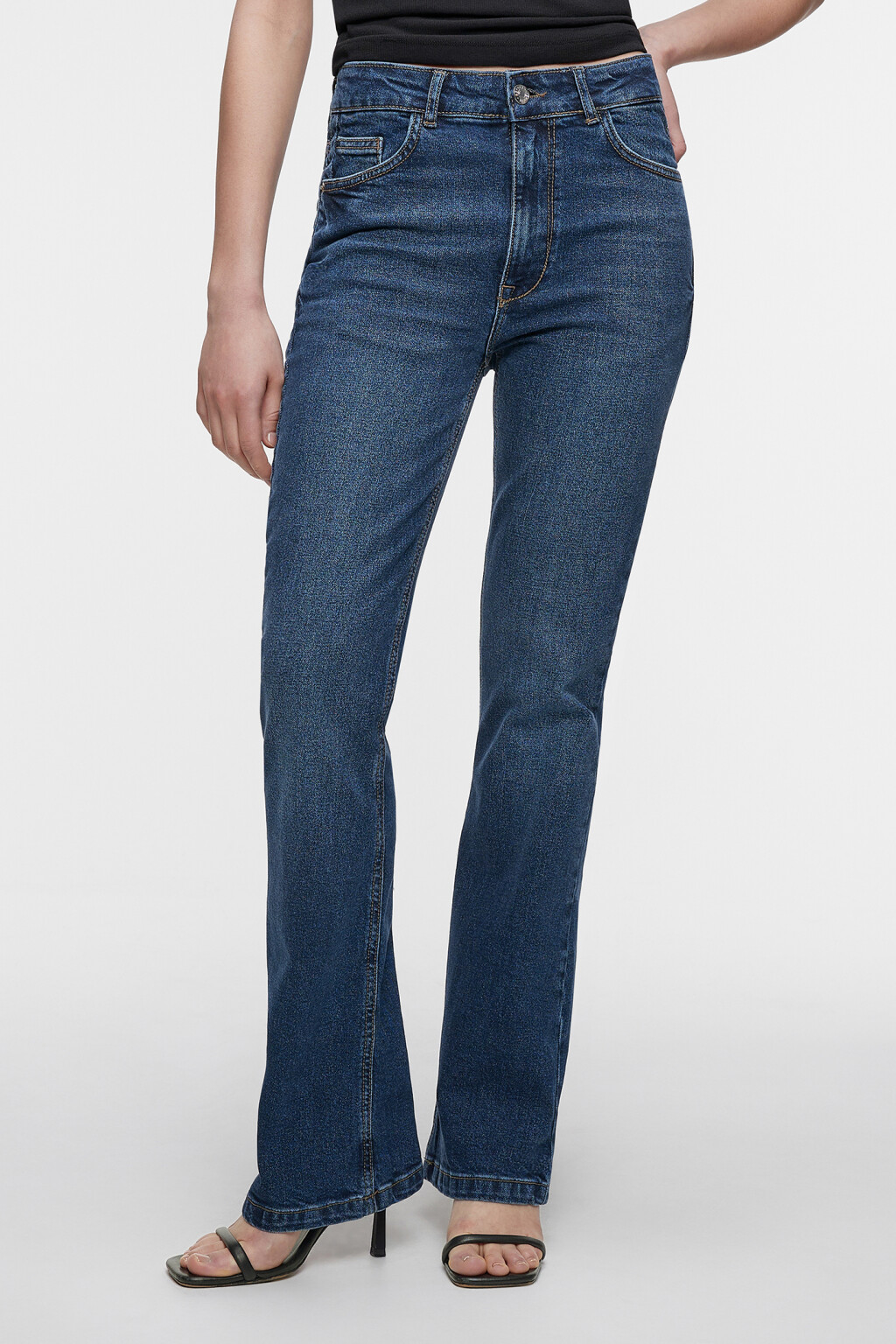 Джинсы клеш облегающие со средней посадкой - цвет голубой - 8