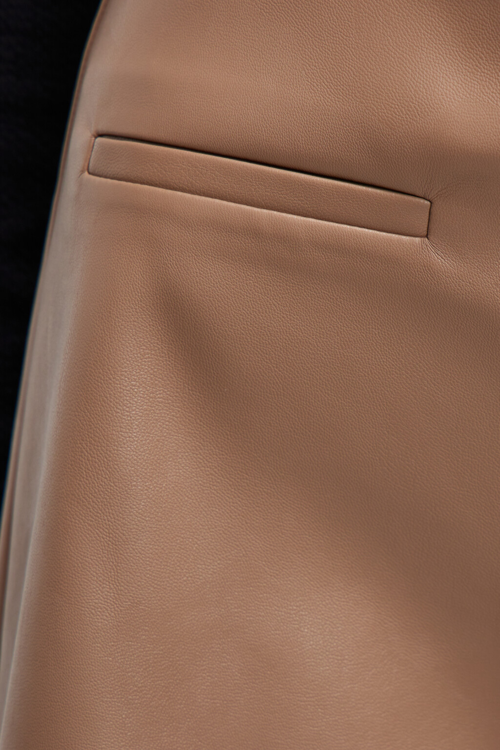 Шорты-бермуды мини с кожаной фактурой широкие - цвет бежевый - 6