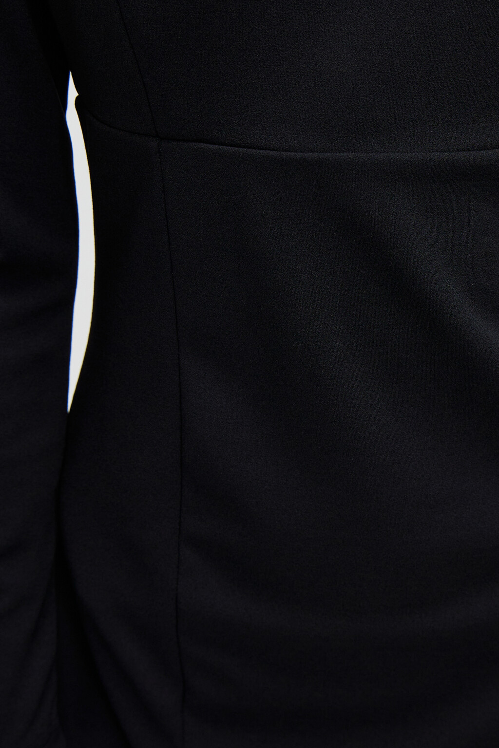 Платье мини приталенное с разрезами на бедре - цвет черный - 7