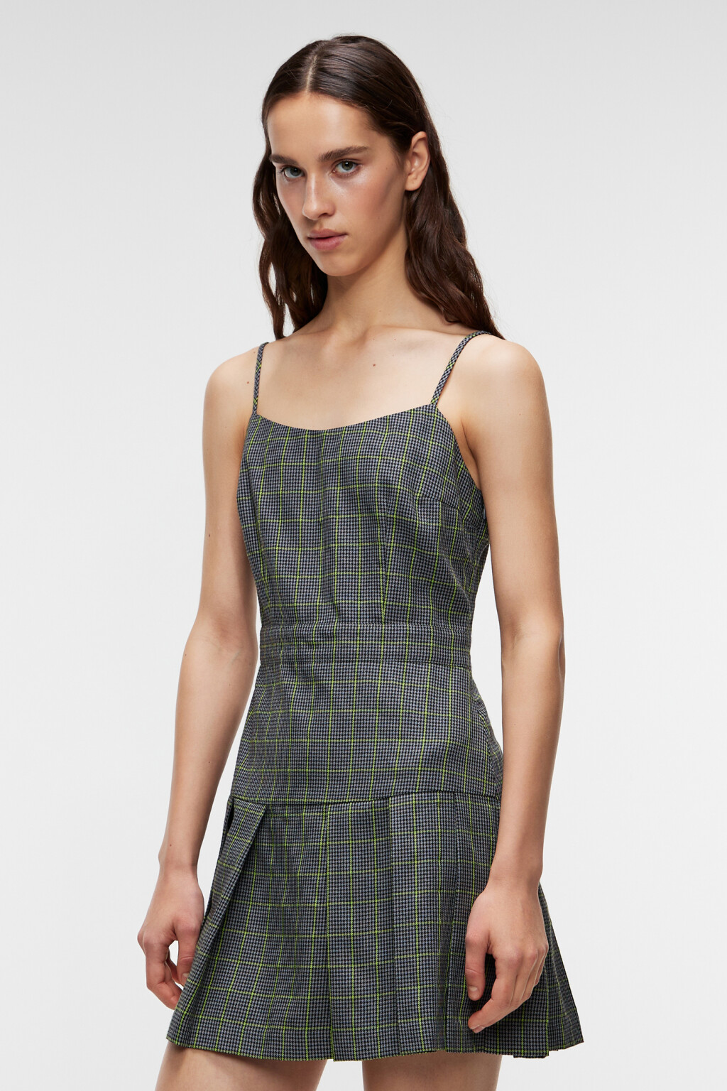 Платье-сарафан мини на тонких бретельках - цвет серый - 2