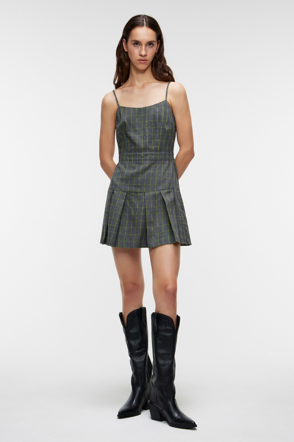 Платье-сарафан мини на тонких бретельках - цвет серый - 4