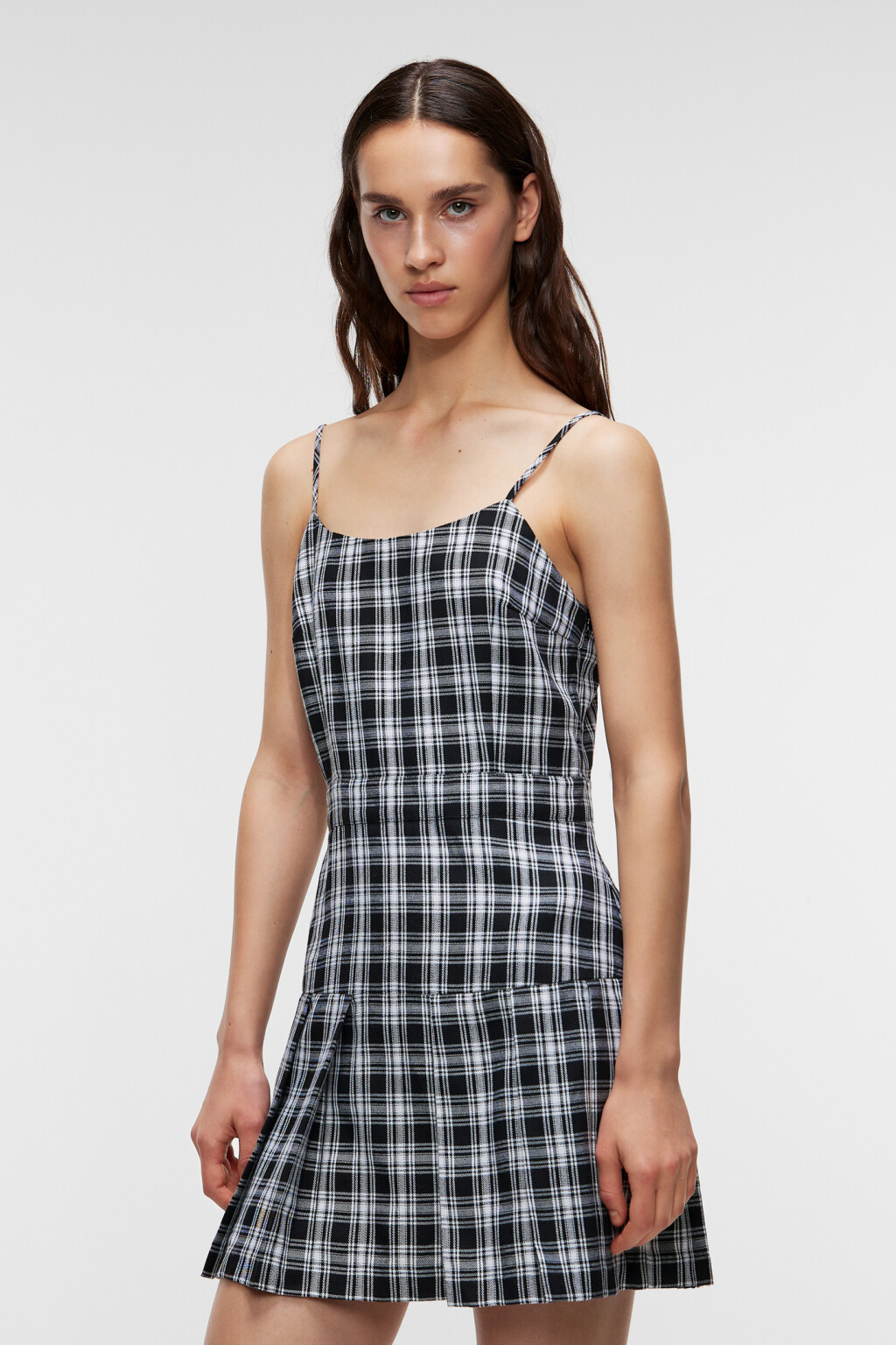 Платье-сарафан мини на тонких бретельках - цвет мультиколор - 2