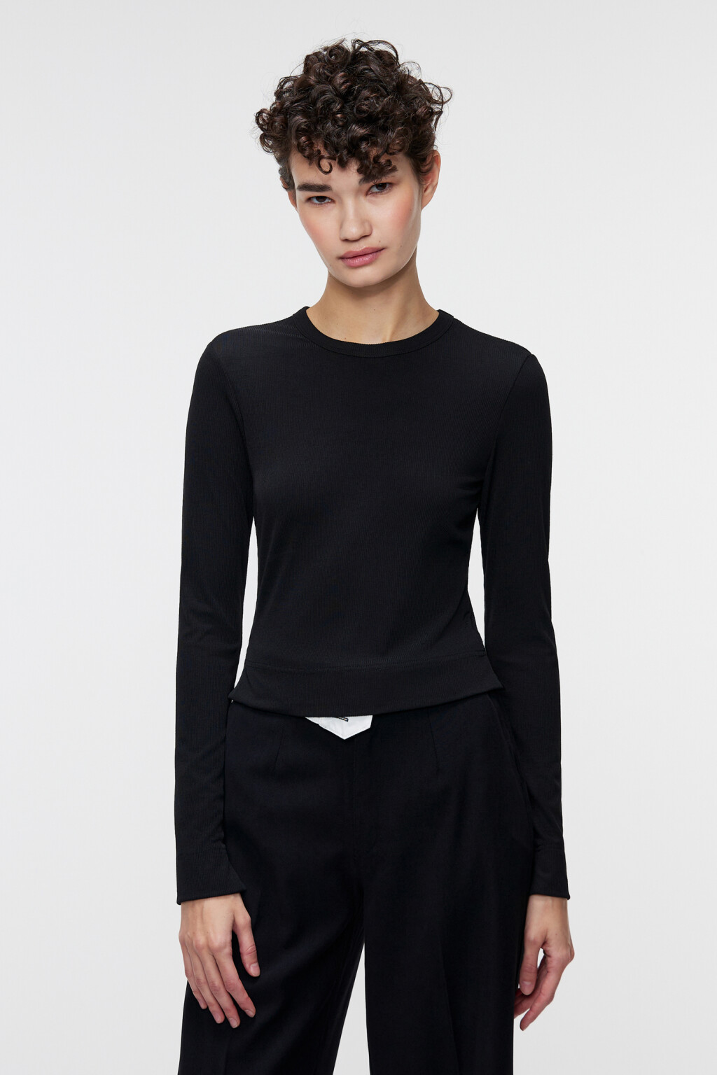 Лонгслив облегающий с разрезами на рукавах - цвет черный - 1