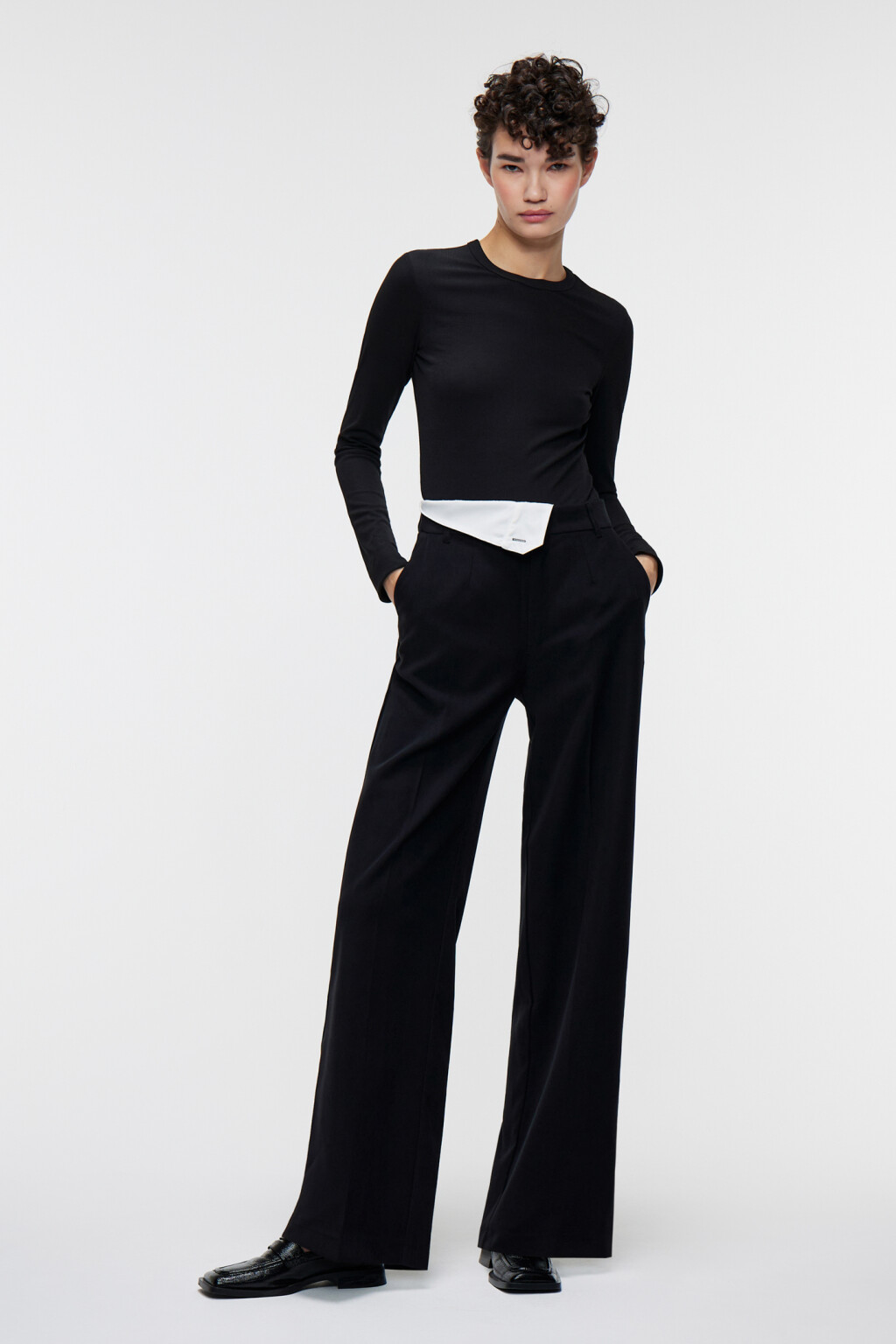 Лонгслив облегающий с разрезами на рукавах - цвет черный - 4