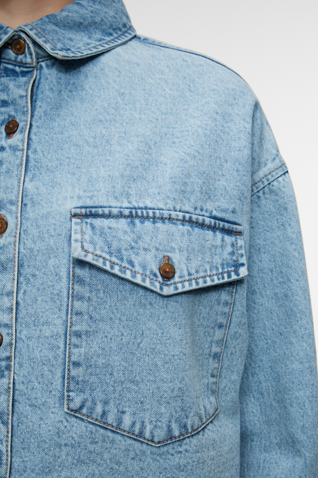 Рубашка oversize джинсовая с нагрудными карманами - цвет голубой - 6
