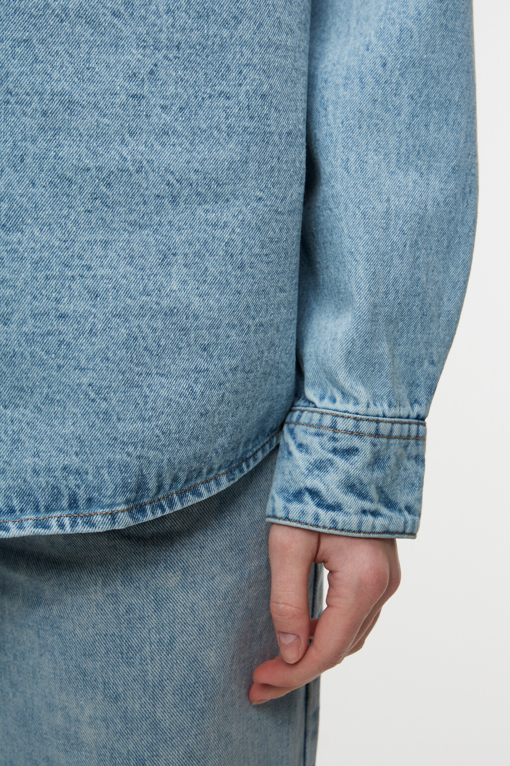Рубашка oversize джинсовая с нагрудными карманами - цвет голубой - 7
